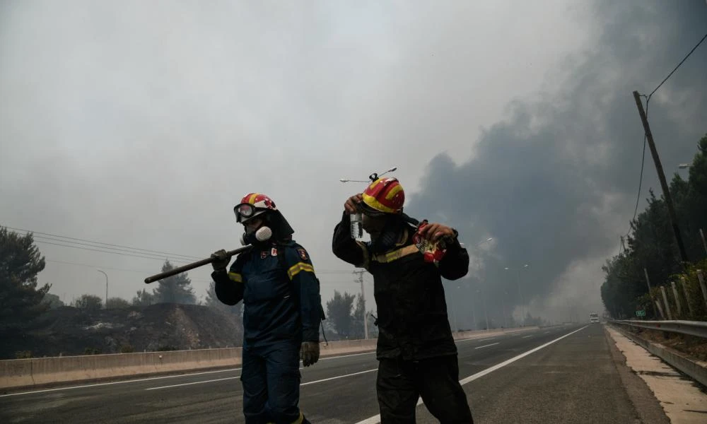 Φωτιά σε δασική έκταση στην Αχαΐα - Σηκώθηκε ελικόπτερο της Πυροσβεστικής